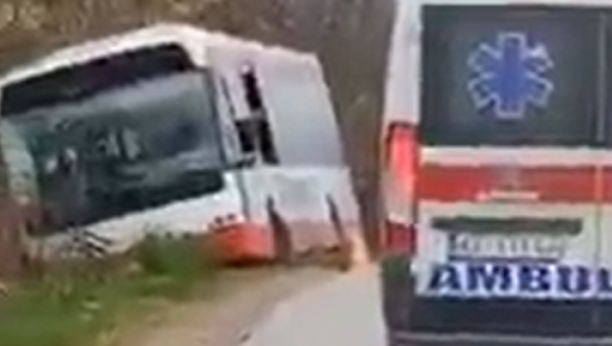 POJAVIO SE SNIMAK NESREĆE KOD KRAGUJEVCA Proklizivanaje autobusa sa radnicima na putu Kragujevac-Rača (VIDEO)