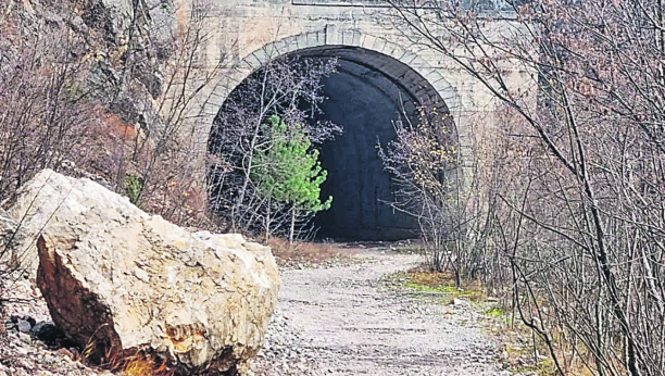 ZABORAVIO GA I DREKAVAC! Zapušten tunel iz Lepih sela