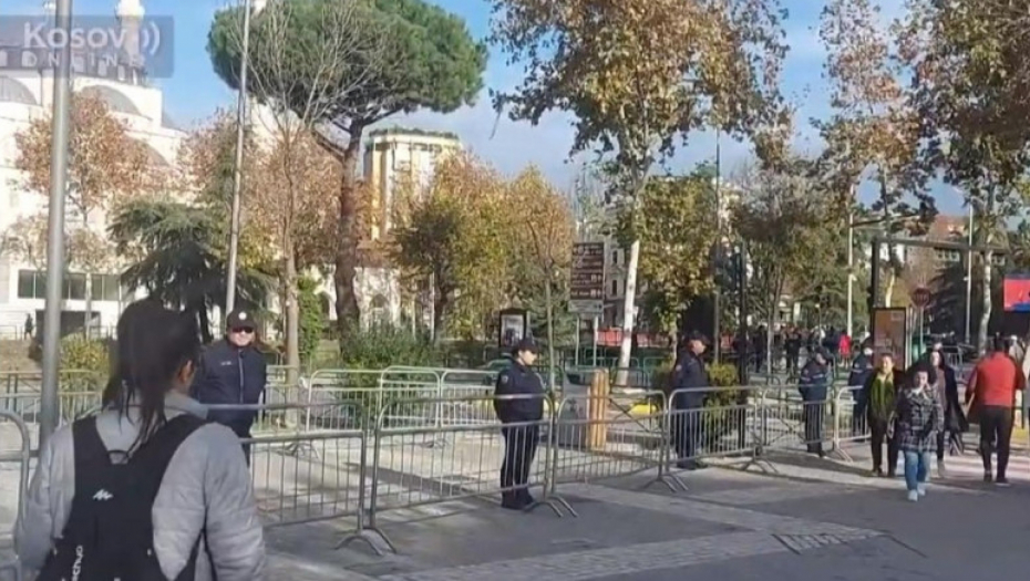 OPSADNO STANJE U TIRANI! Policija blokirala centar, demonstranti hoće na silu kroz kordone! (VIDEO)