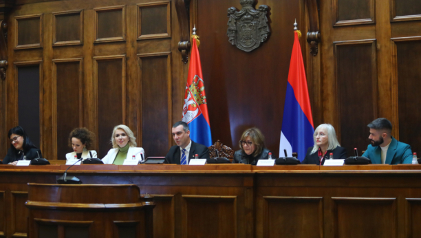 Srbija je uz majke! SVETLA BUDUĆNOST ZA LEPŠI I JAČI POL Asocijacija mama Srbije održala prvu konferenciju