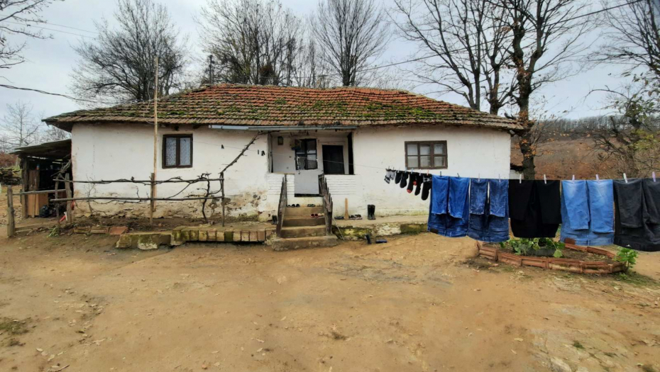 KANCELARIJA ZA KiM: Desetočlana porodica Maksimović iz zaseoka Ručevica dobija novu kuću