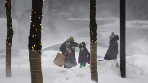 JFK OTKAZUJE LETOVE Snežna oluja pogodila severoistok SAD