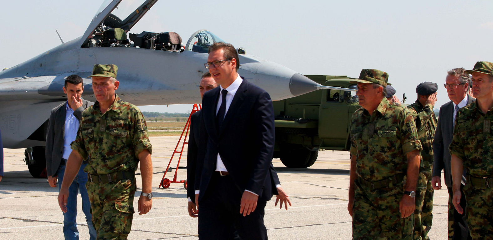SRBIJA NA VAS MOŽE DA SE OSLONI Predsednik Vučić čestitao Dan Ratnog vazduhoplovstva i PVO