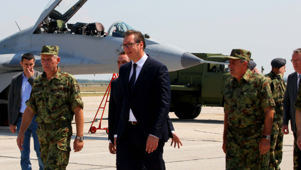 SRBIJA NA VAS MOŽE DA SE OSLONI Predsednik Vučić čestitao Dan Ratnog vazduhoplovstva i PVO