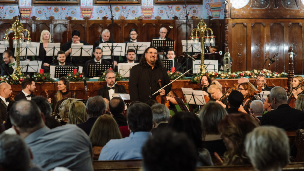 NOVOGODIŠNJI GALA KONCERT Subotički simfonijski orkestar oduševio publiku (FOTO)