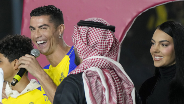 DAN KOJI CELA PLANETA ČEKA Poznato kada Ronaldo debituje za Al Nasr, klub otpustio veliku zvezdu da bi registrovao Portugalca