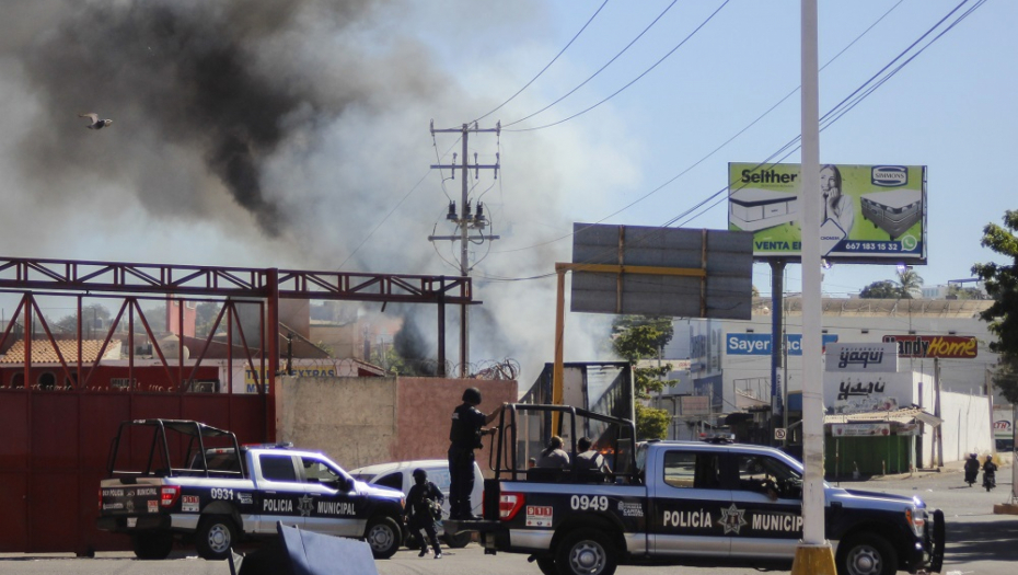 TOTALNI RAT U MEKSIKU! Cela zemlja u plamenu, vojska na ulicama, dirnuli su u osinje gnezdo! (FOTO)