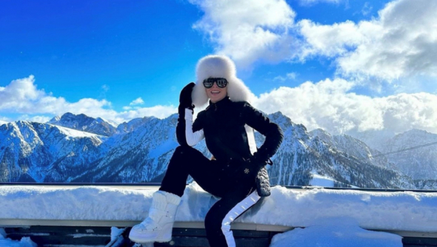 ZIMSKA IDILA Ana Sević uživa na skijanju u Italiji