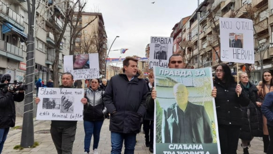 SPONTANO OKUPLJANJE Rodbina i prijatelji traže pravdu za uhapšenog Trajkovića, komšija Ljatifi kaže da je Slađan nevin 100 odsto