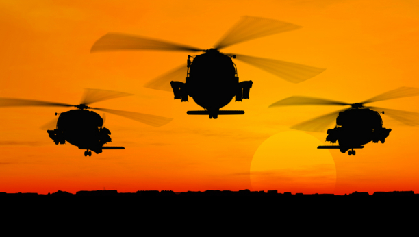 IMA MRTVIH! Stravičan sudar vojnih helikoptera kod baze Fort Kembpel