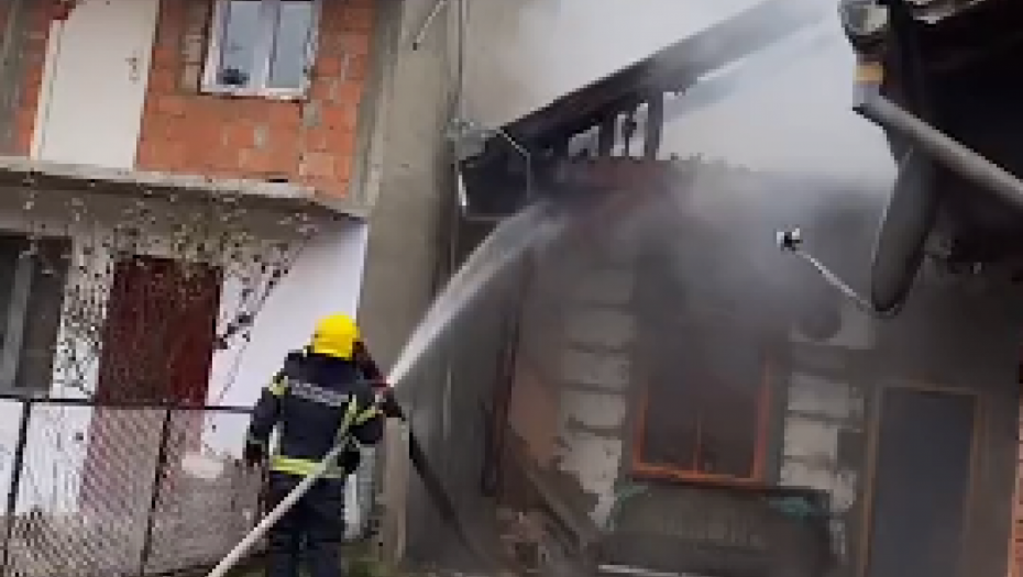 NAJNOVIJI BILANS VATRENE STIHIJE U BEOČINU Izgorelo šest stanova u ulici Miloša Obilića - srećom, nema nastradalih! (VIDEO)