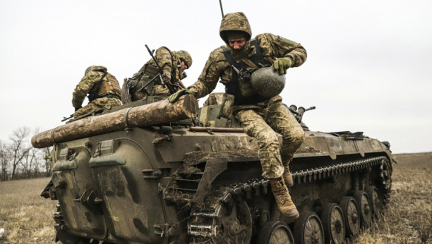 BEŽANIJA SA PRVE LINIJE FRONTA Ukrajinci krenuli u povlačenje pod naletom ruskih snaga (VIDEO)