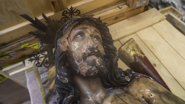 VANDALIZAM U JERUSALIMU Američki turista polomio statuu Isusa u crkvi (FOTO/VIDEO)