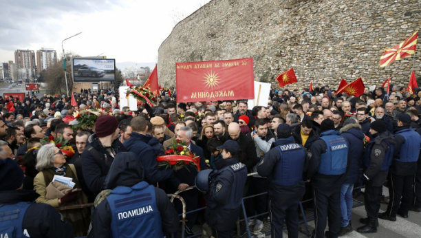 BUGARI I MAKEDONCI SE HVATAJU ZA GUŠE! Haos na granici, napeto u Skopju! Pala prva hapšenja!