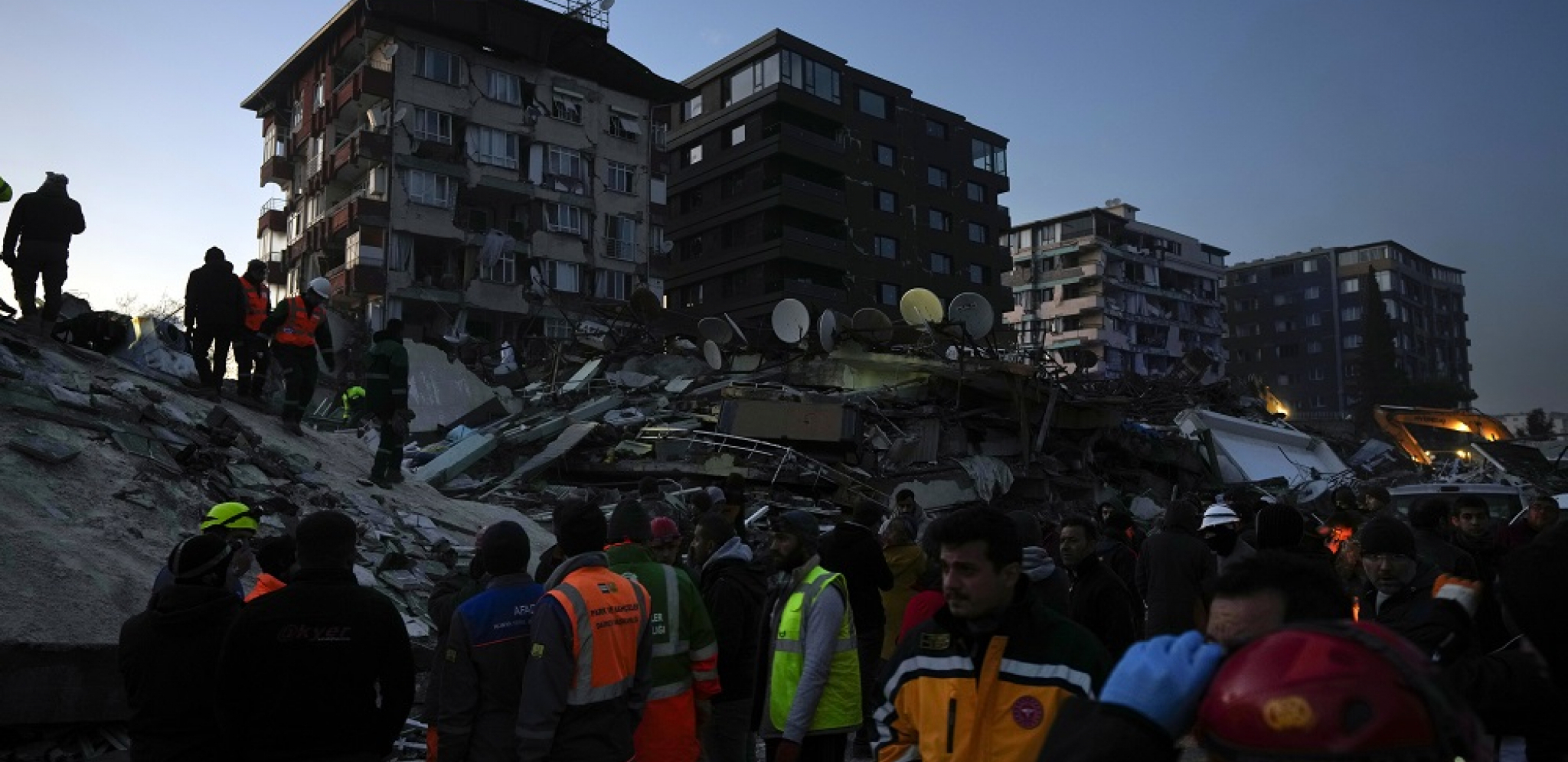 UŽASNE VESTI IZ TURSKE! Poginuo srpski dečak! Otkriveno ko je kriv za katastrofalno rušenje zgrada!