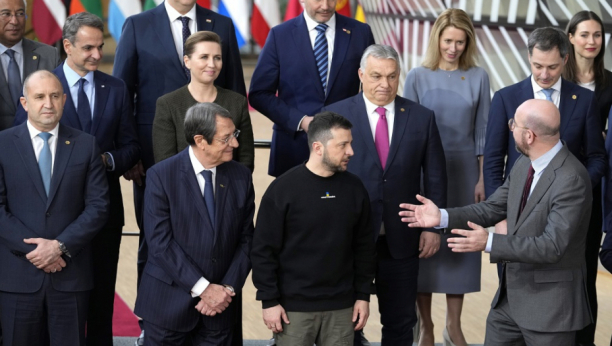 SNIMAK KOJI JE RAZBESNEO ZAPAD! Orban lagano iskulirao Zelenskog dok ga evropejci tapšu po ramenu!