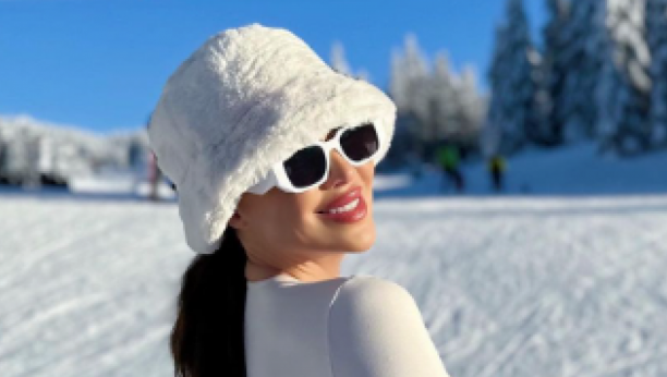 ZIMA,  ZIMA, PA NEKA JE Stanija pozirala na snegu, obukla se u belo, a svi komentarišu samo jedan ukrućeni detalj (FOTO)