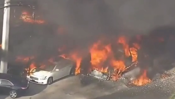 IMA MRTVIH! Stravična eksplozija na Floridi, vatra guta sve pred sobom (VIDEO)