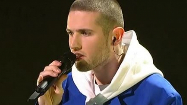 "POSVEĆUJEM OVO POKOJNOM TATI" Mladi pevač pred izlazak na scenu za Alo! otkrio da je doživeo veliki gubitak (VIDEO)
