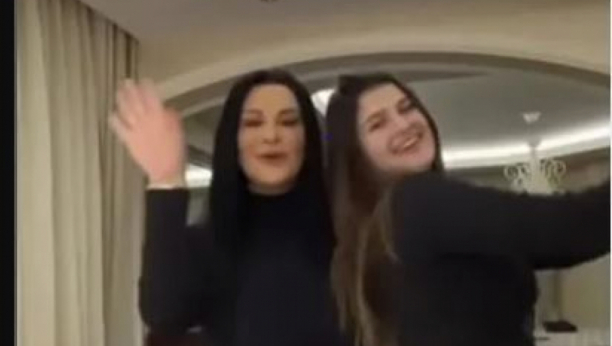 HIT SNIMAK Jana Todorović objavila klip sa ćerkom, mešaju kukovima i uvijaju se pred kamerom, svi komentarišu jedno (VIDEO)