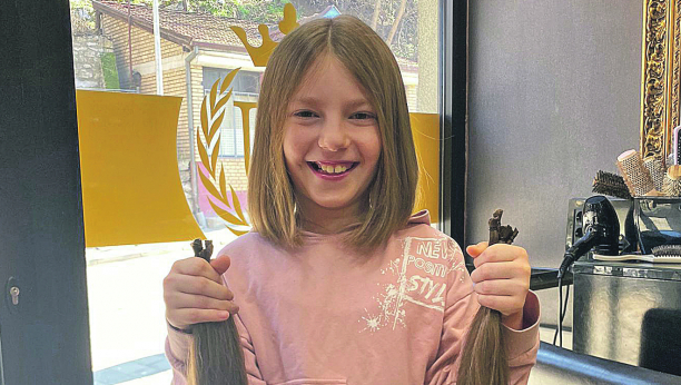 LEKCIJA IZ HUMANOSTI! Devetogodišnja Viktorija Tomić iz Užica odrekla se omiljene kike kako bi od nje napravili periku: Donirala kosu devojčici oboleloj od raka!