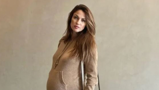 RASPAMETILA Dva meseca nakon porođaja Rokvićeva supruga šokirala izgledom (FOTO)