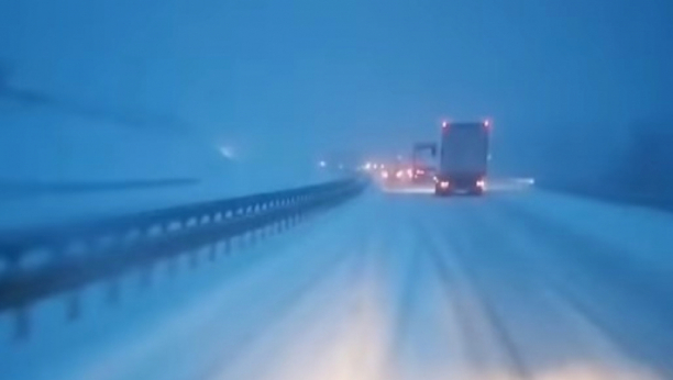 SAOBRAĆAJNA NEZGODA NA AUTO-PUTU KOD TAKOVA Na prevoju Vrnčani zbog udesa obustavljen saobraćaj