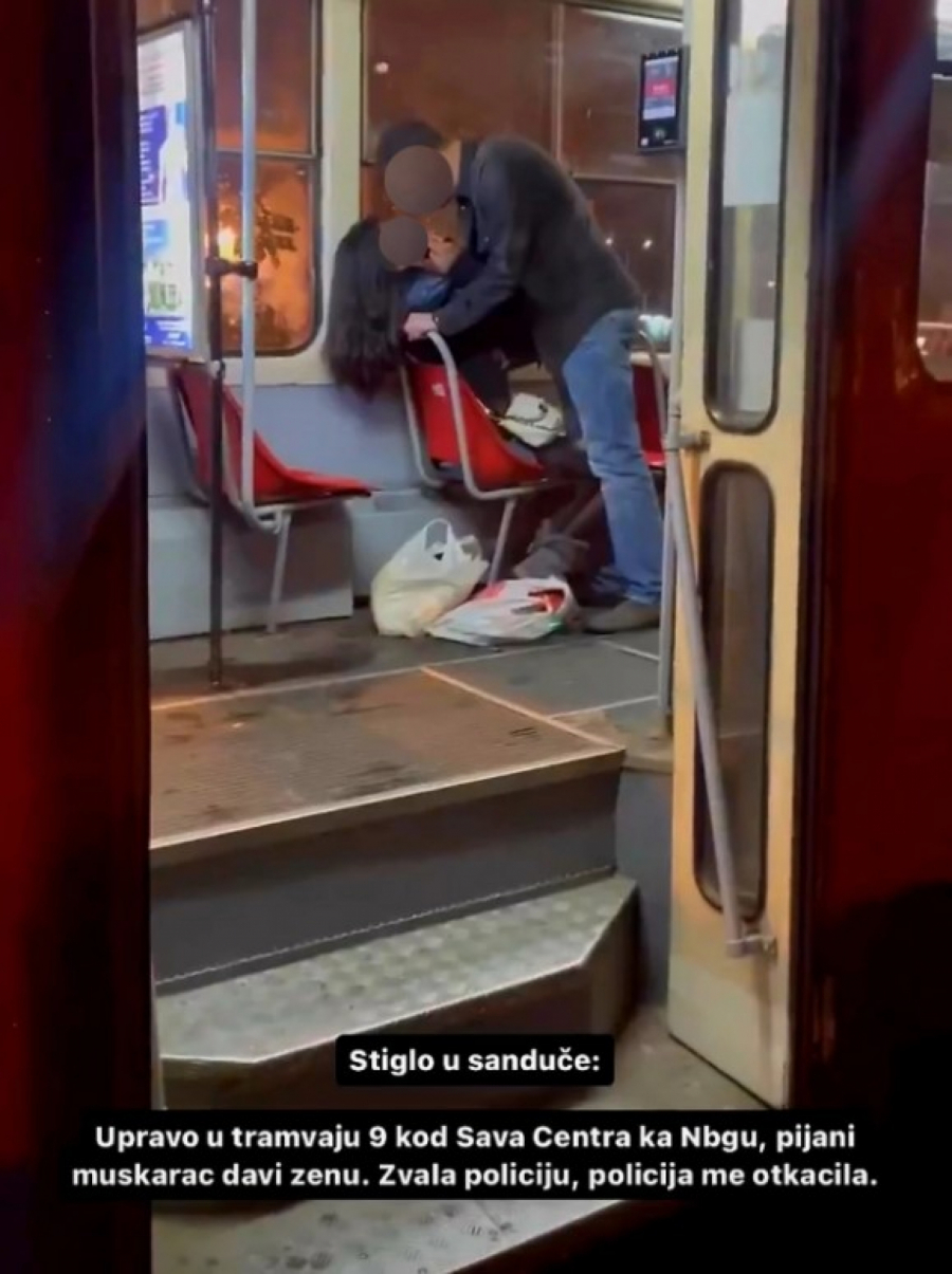 UŽAS U ''DEVETKI'' Jeziva fotografija objavljena na društvenim mrežama - muškarac davio ženu u tramvaju?