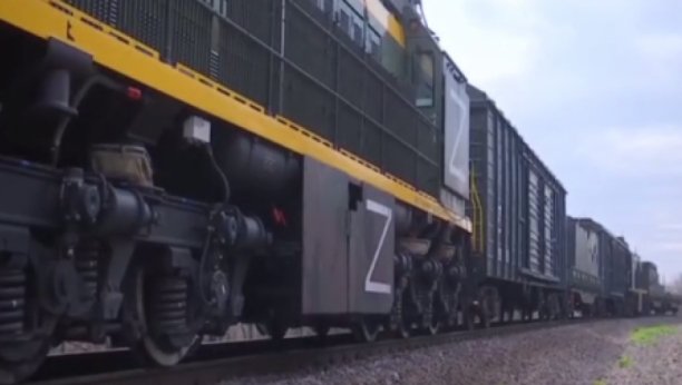RUSKA OKLOPNA ZVER Ovaj voz je neuništiv, lokomotiva je u sredini, evo kako izgleda u akciji! (VIDEO)