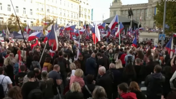 "OSTAVKA! NAPOLJE IZ NATO!" Desetine hiljada ljudi na ulicama - "Uvlače nas u rat!" (FOTO)