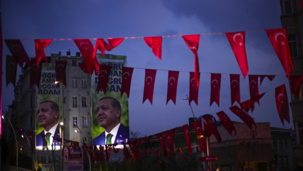 "KRAJ JE BLIZU!" Mračna pojava iznad Istanbula, dan se pretvorio u noć!