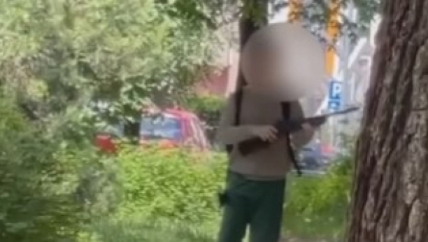 ŠTA NAM SE OVO DEŠAVA S DECOM Građani uznemireni zbog snimka dečaka s puškom u Novom Sadu - ovo je prava istina