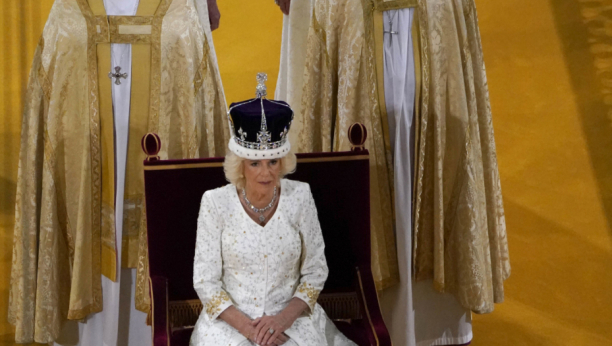 KARMA KUCA NA KAMILINA VRATA Astrolozi tvrde da se britanskoj kraljici ne piše dobro