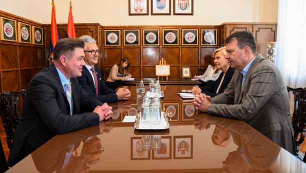 Predsednik Mirović sa delegacijom Crvenog krsta Vojvodine o nastavku podrške toj humanitarnoj organizaciji