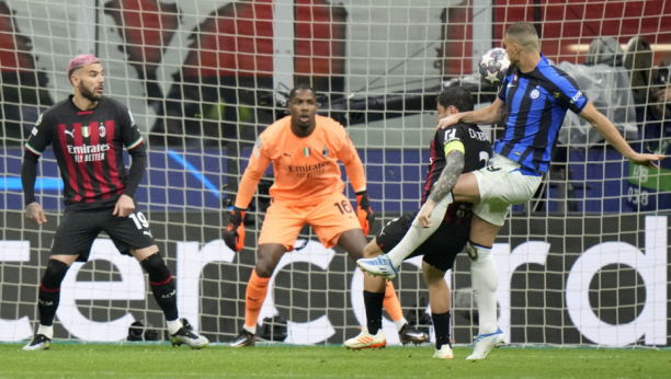 HAOS U ITALIJI Navijači vređali golmana Milana, on napustio teren i krenuo kući (FOTO)
