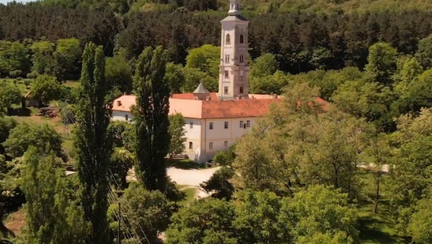 ČUVALI STOKU KRAJ IKONOSTASA Manastir Velika Remeta na Fruškoj gori, u prošlosti doživeo je velika razaranja, a danas je hram za primer (FOTO)