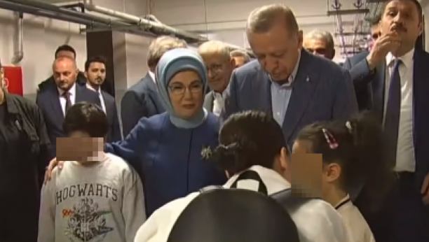 HIT VIDEO Pogledajte šta je Erdogan uradio pre glasanja