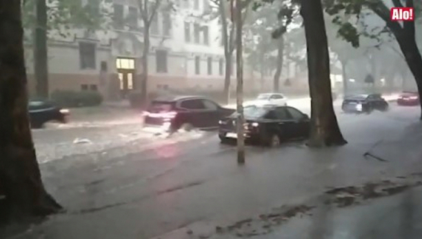 REKE TEKU ULICAMA NOVOG SADA Pogledajte kakvu je poplavu napravilo današnje nevreme (VIDEO)