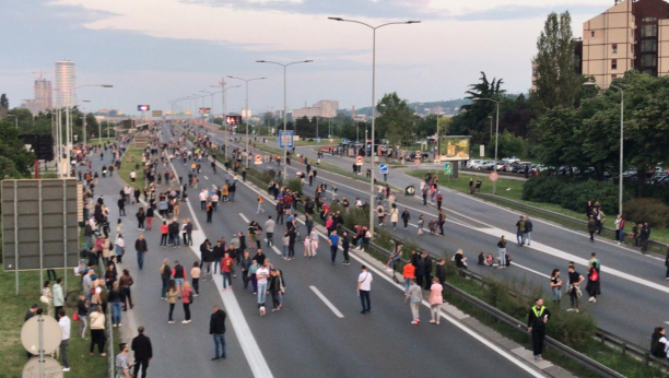 "PRIZNAJTE KOSOVO!" Ideolozi protesta u Srbiji izneli nove pritiske na državu! Evo šta se sve traži