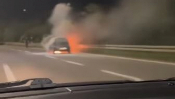 BUKTINJA NA PUTU! Zapalio se automobil kod Bubanj Potoka (VIDEO)