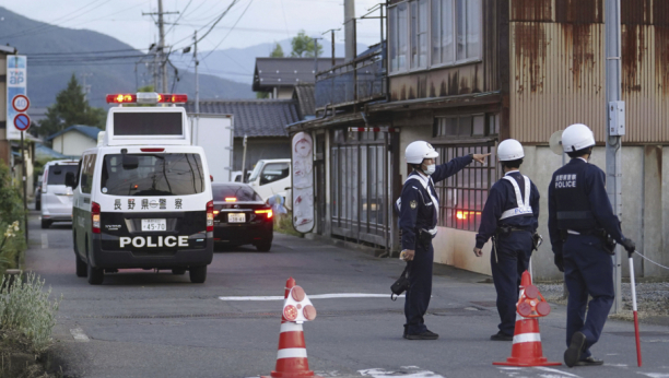 PRVO NOŽ, A ZATIM I VATRENO ORUŽJE Tri osobe ubijene u Japanu, napadač pobegao