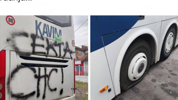 VARVARSKI ČIN U ČAČKU Oštetili i ispisali uvredljive grafite na autobisima predviđenim za dečje ekskurzije (FOTO)