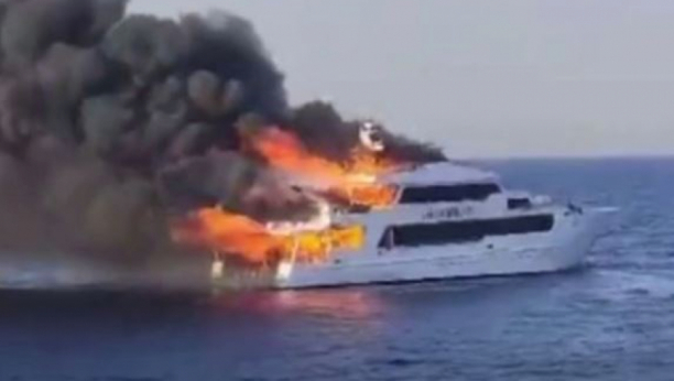Požar na brodu u Egiptu