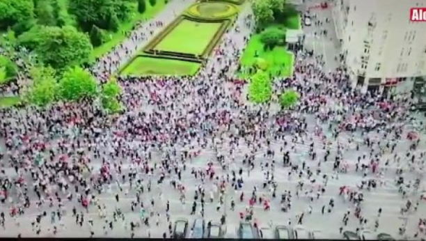 Snimak protesta iz vazduha