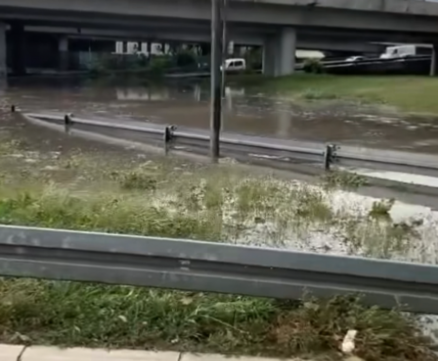 Autokomanda poplavljena