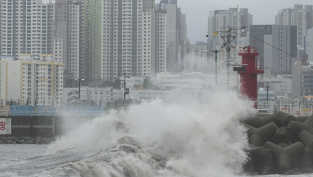Oluja pravi haos u J.Koreji