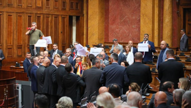 Opozicija blokira parlament