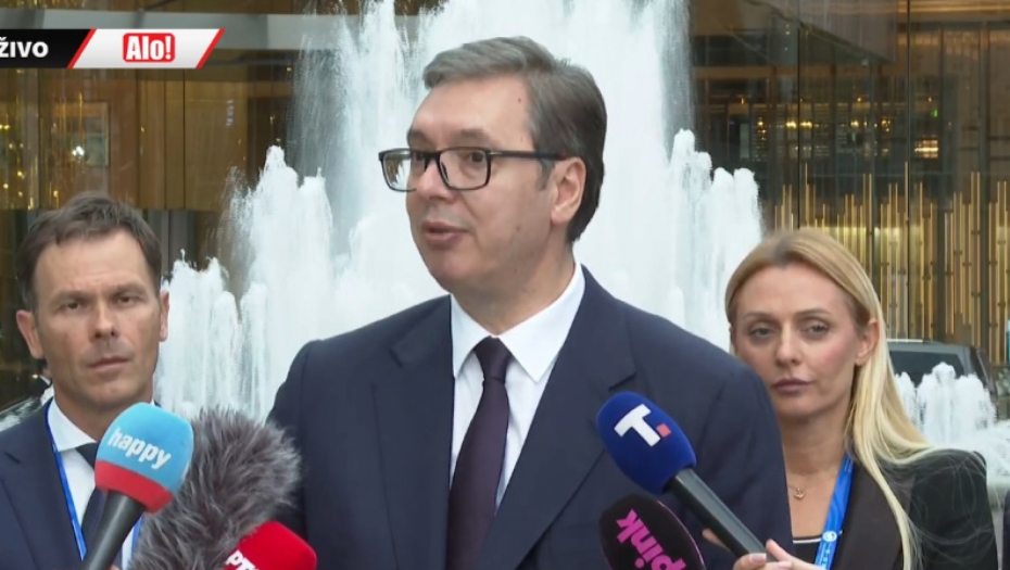 Vučić se obraća medijima iz Pekinga