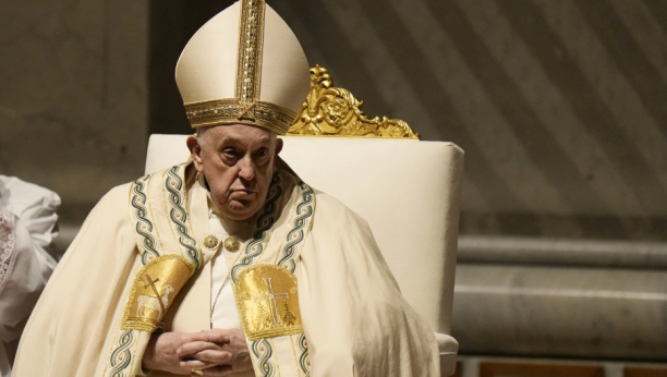 Papa Franja služio misu