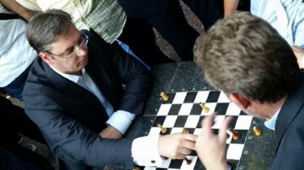 Vučić i Izetbegović igraju šak